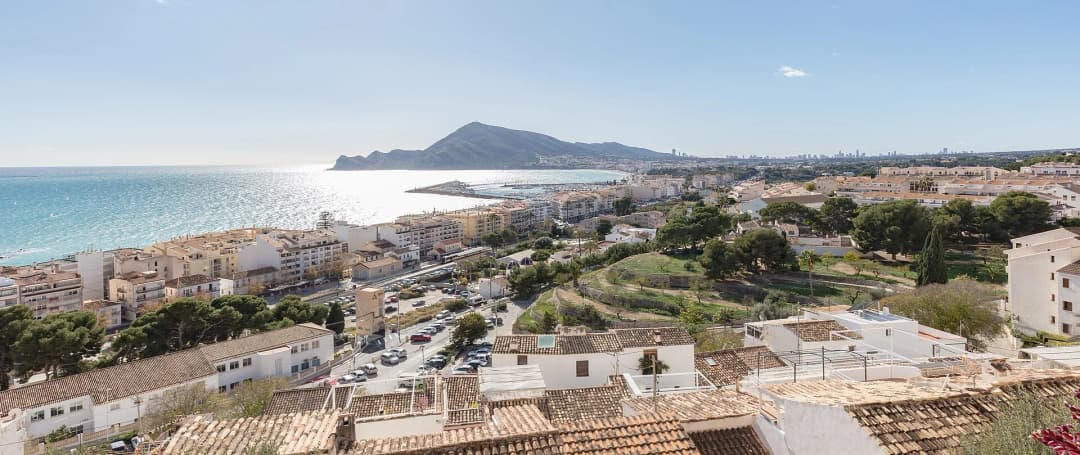 Real photograph of Altea’s coastline and urban centre taken in January 2023